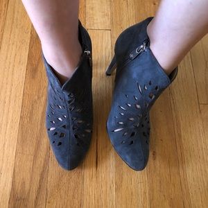 Adrienne Vittadini bootie size 6